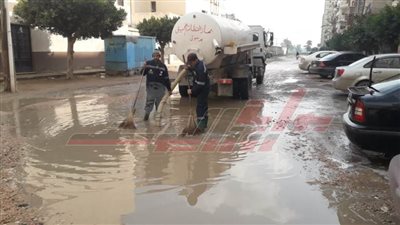 كسح تجمعات مياه الأمطار من شوارع وميادين كفر الشيخ