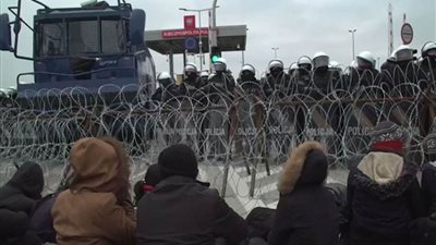 حرس الحدود الروسي: نقل أكثر من 16 ألف لاجئ من دونيتسك ولوجانسك إلى روسيا