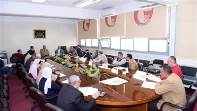 مجلس طارئ يقرر التشغيل المرحل للمستشفى الجامعي الجديد بسوهاج