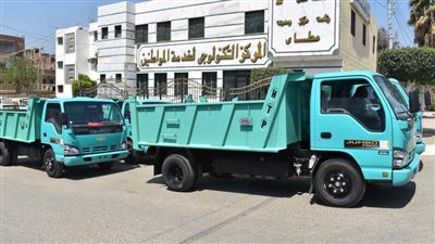 دعم منظومة النظافة بعدد من السيارات لرفع تراكمات القمامة بمطاي شمال المنيا