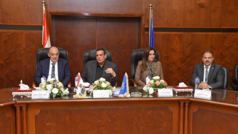 محافظ البحيرة يستقبل