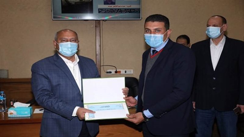 وزير النقل يكرم العاملين