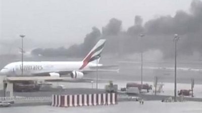 السيطرة على حريق تعرضت له طائرة بمطار 