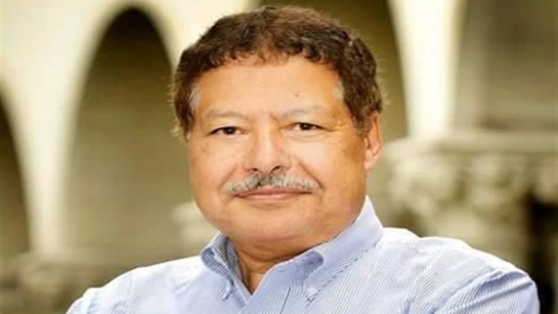 يتوفى العالم ولا