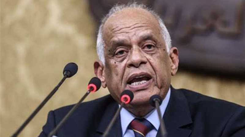 النواب ناعياً زويل: