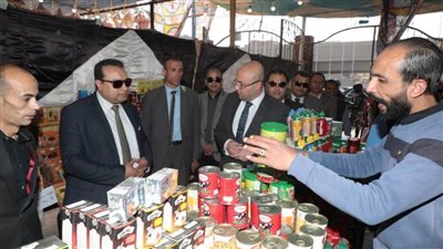 معرض لبيع السلع بأسعار مخفضة في رمضان بساحة مسجد عمر بن عبد العزيز ببني سويف 