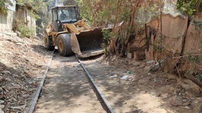 الحكومة تواصل إزالة تعديات على السكك الحديدية بالمعادي