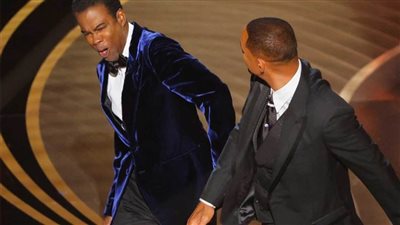 دفاعًا عن زوجته.. ويل سميث يصفع مقدم الأوسكار