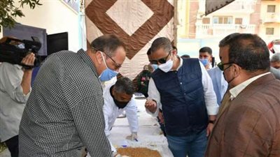 محافظ الفيوم يتابع الاستعدادات لموسم توريد القمح