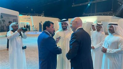 وزير الرياضة يلتقي رئيس الفيفا على هامش قمة الحكومات بدبي 