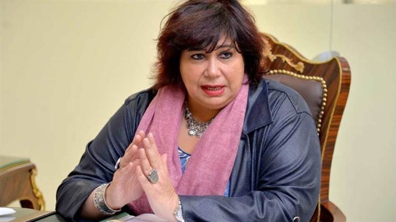 الفنانة الدكتورة