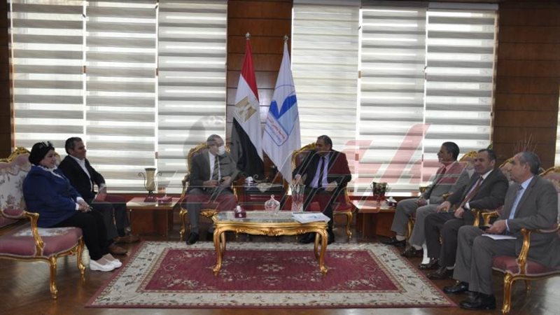 خلال الاجتماع