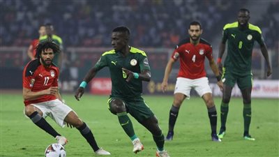 مدحت شلبي والكواليني.. 4 معلقين لمباراة العودة بين مصر والسنغال 