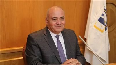 محافظ قنا يجري جولة مفاجئة على الأسواق والمحلات لمحاربة الغلاء