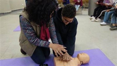 جامعة بدر تستقبل طلاب جامعة الطفل وتدربهم على الإسعافات الأولية