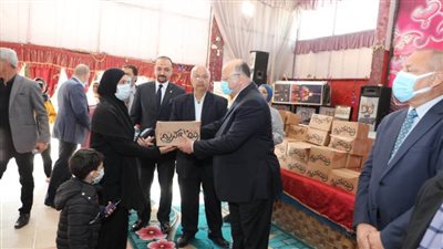 نصف مليون عبوة سلع غذائية هدية من الرئيس السيسي للأسر بالقاهرة
