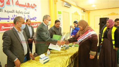 كفر الشيخ تكرم الأيتام والأمهات المثاليات وتوزيع مساعدات لـ 5 عرائس