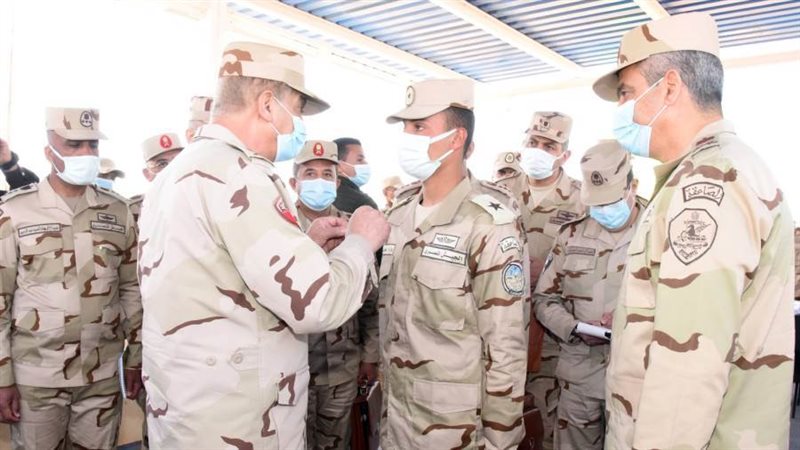 وزير الدفاع يتفقد