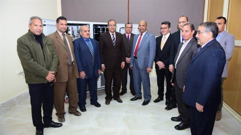 من جانب الافتتاح