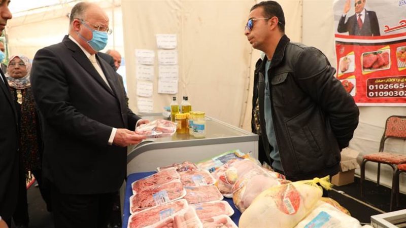 محافظ القاهرة يفحص