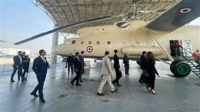 وفد تنسيقية شباب الأحزاب يزور متحف القوات الجوية