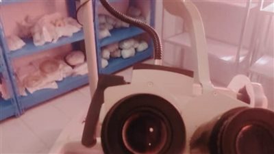 تشغيل جهاز تليسكوب الأنف والأذن والحنجرة لإجراء العمليات الدقيقة بإيتاي البارود