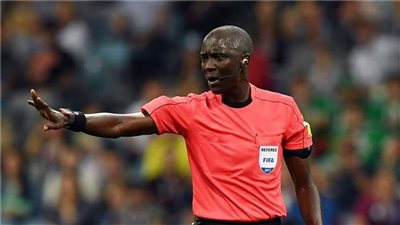 هل فقد باكاري غاساما حياته نتيجة مهازله التحكيمية ؟ 