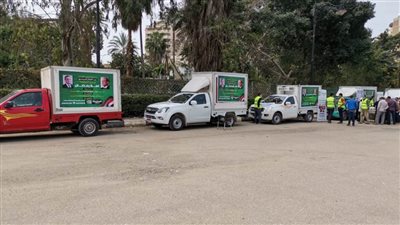 سيارات محملة بالمواد الغذائية تجوب القرى الأكثر أحتياجا بالبحيرة