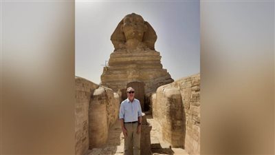 رئيس شركة مايكروسوفت العالمية يزور أهرامات الجيزة