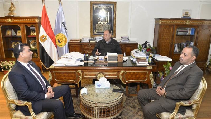 محافظ اسيوط يلتقى