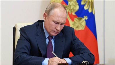 بوتين يوقع مرسوما بفرض قيود على تأشيرات دخول روسيا لمواطني الدول غير الصديقة