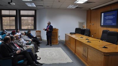 جامعة حلوان تبحث فرص تمويل المشروعات البحثية
