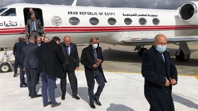 قادمون من موسكو .. شكرى ووزراء خارجية الاتصال العربية يصلون وارسو