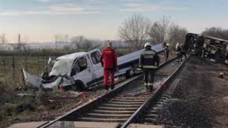 اصطدام قطار بسيارة