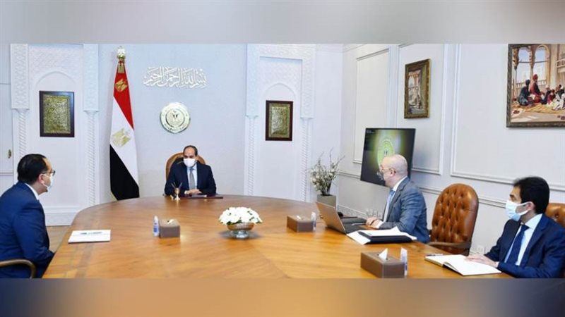 الرئيس السيسي يستعرض