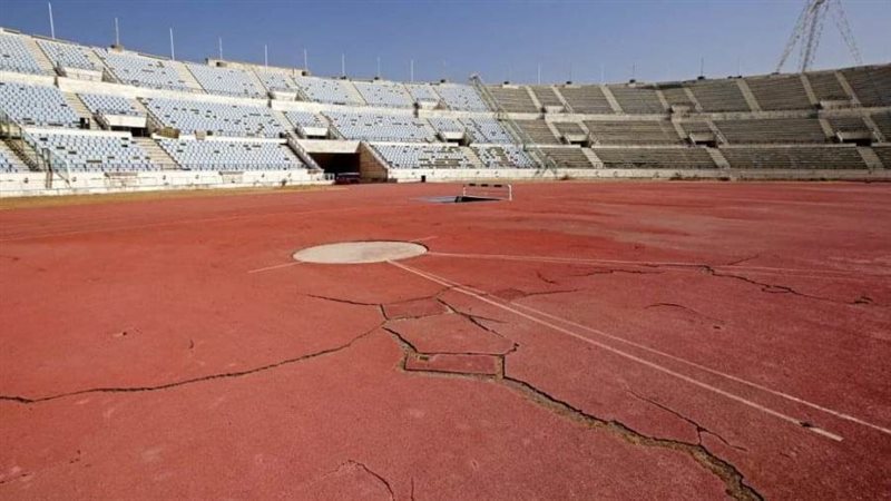 ملاعب لبنان تعانى