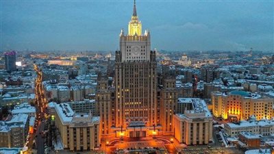 الخارجية الروسية تتهم وسائل إعلام غربية بالتواطؤ في جريمة 