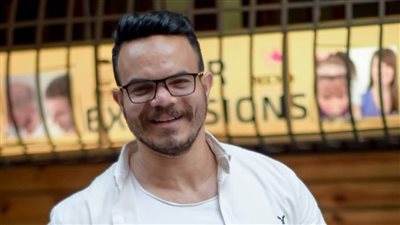 رضا ميمو يشرح للأمهات كيفية تصفيف شعر الأطفال المصابين بالتوحد