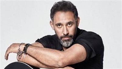 عمرو مصطفى يسخر من نفسه مع بنات عامر منيب 