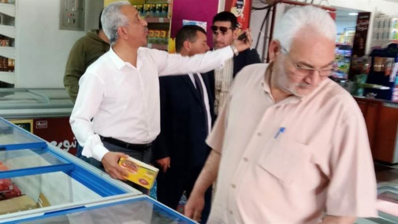 سكرنير مساعد بنى