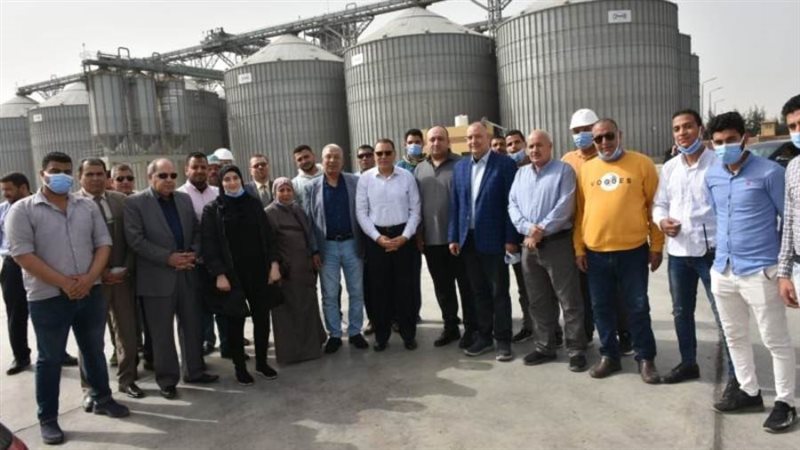 محافظ الشرقية خلال