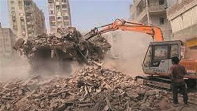 الجيزة تزيل أحد أقدم العقارات المتعدية على خط التنظيم بحى العمرانية