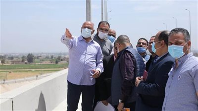 وزير النقل يتفقد مسار الخط الثاني للقطار الكهربائي السريع