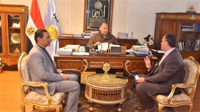 محافظ أسيوط يلتقي وكيل وزارة التربية والتعليم للتأكيد على تطبيق ضوابط امتحانات الفصل الدراسي الثاني