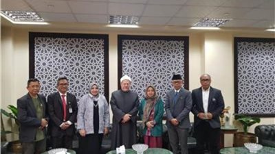 رئيس جامعة شريف هداية الله بإندونيسيا: الأزهر منارة علمية استنار بها علماء العالم