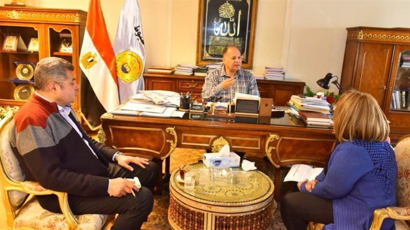 محافظ أسيوط يبحث