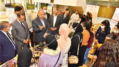 جهاز تنمية المشروعات يدرب 450 سيدة على الحرف اليدوية في أسيوط