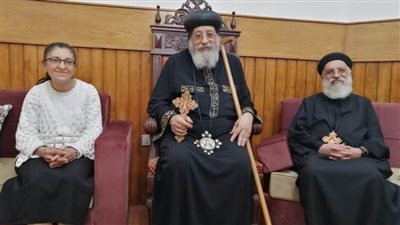  البابا تواضروس الثاني يستقبل أرملة كاهن الإسكندرية وأسرته (صور)