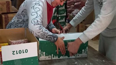 للعام الرابع أبناء بصيرة من المكفوفين وضعاف البصر يشاركون مصر الخير فى تعبئة كراتين رمضان