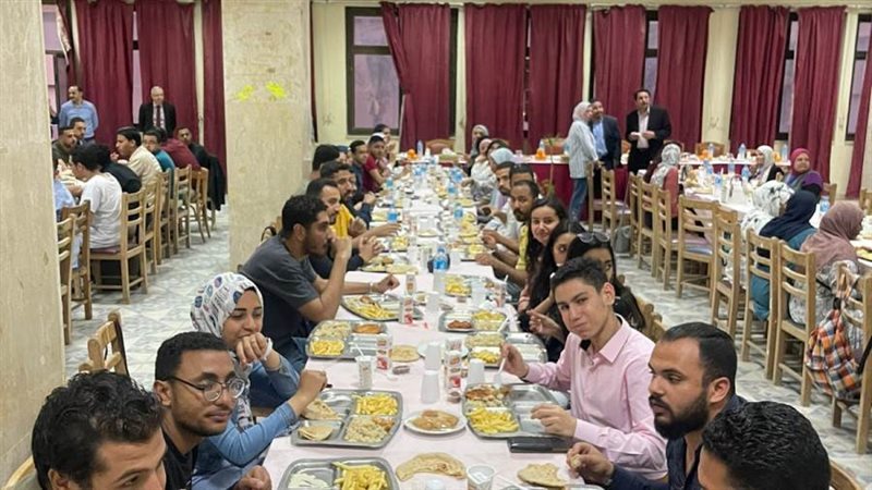 الإفطار الجماعى لطلاب
